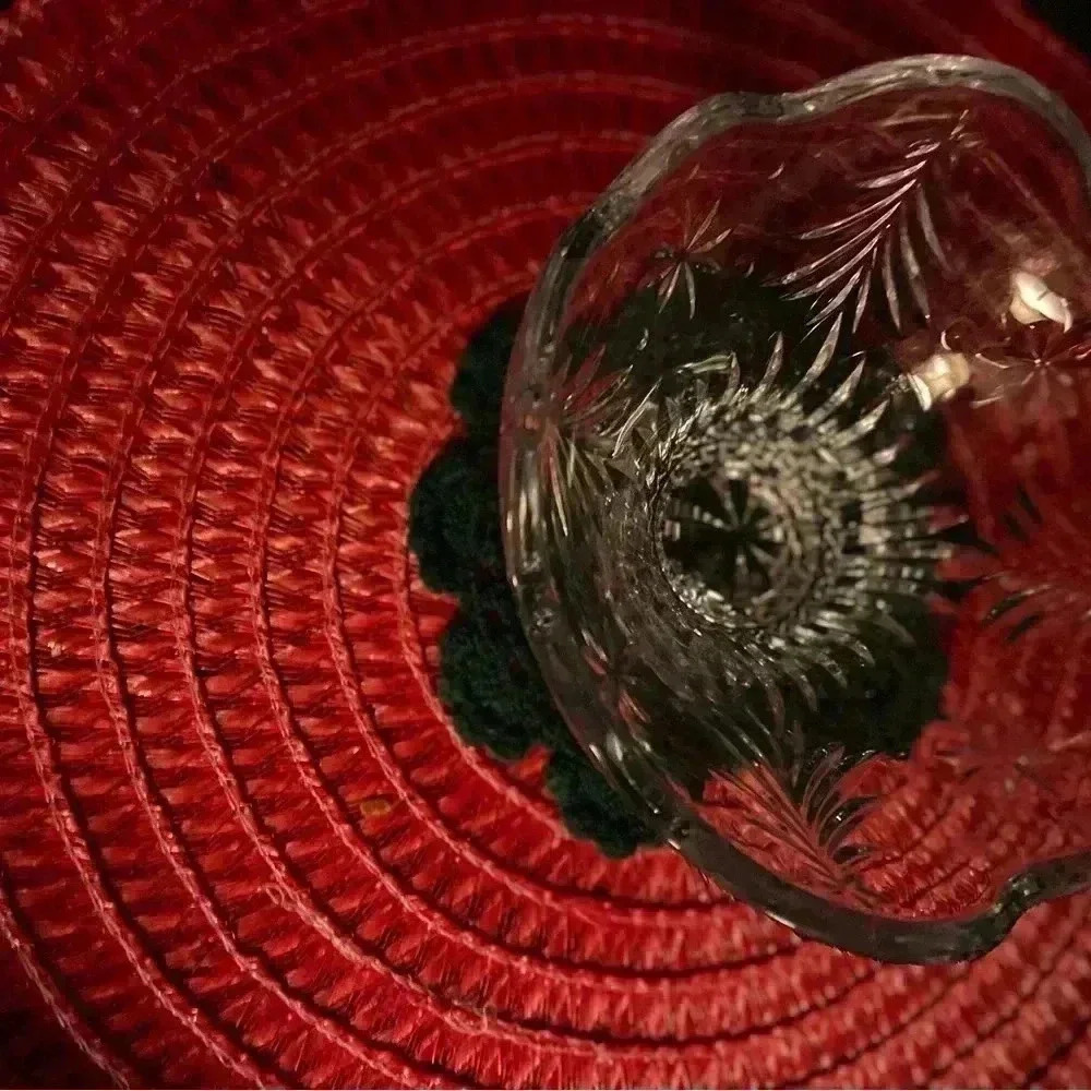 Mikasa Christmas Night Footed Bowl 6 inches. Glass preowned no damage - Picture 3 of 7